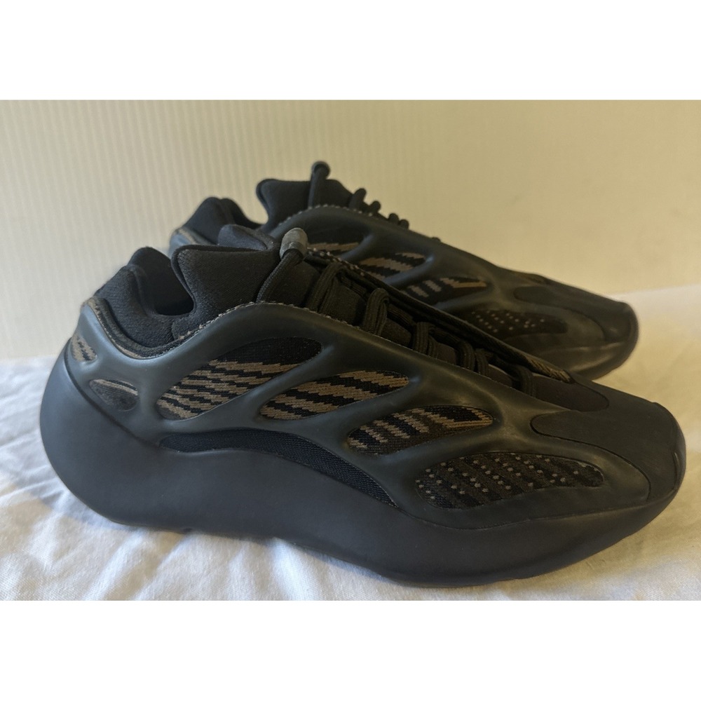 Size 6 - adidas Yeezy 700 V3 Clay‎ Brown Women's
